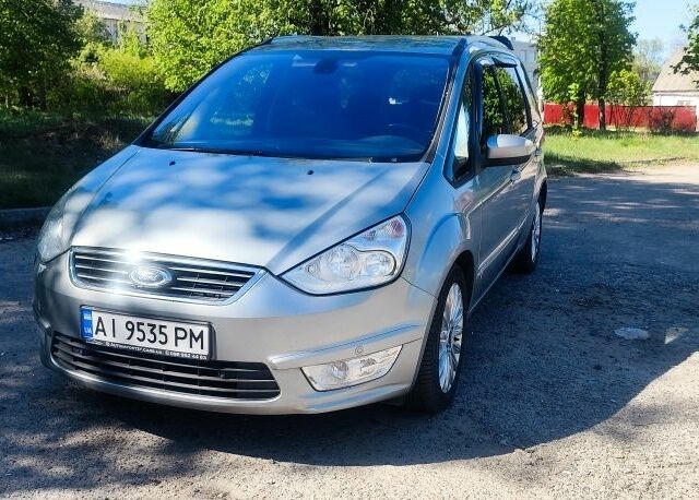 Серый Форд Галакси, объемом двигателя 2 л и пробегом 273 тыс. км за 10900 $, фото 1 на Automoto.ua
