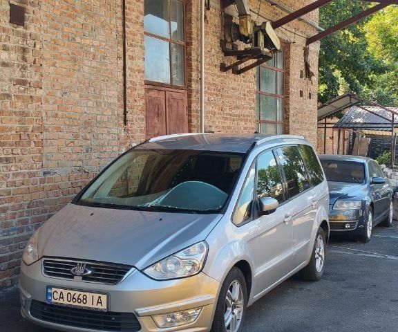 Серый Форд Галакси, объемом двигателя 2 л и пробегом 230 тыс. км за 13000 $, фото 1 на Automoto.ua