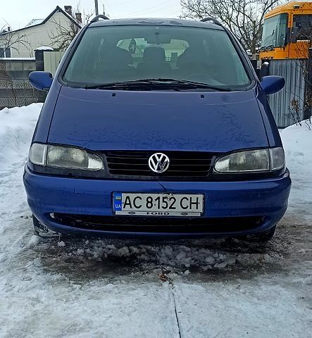 Синій Форд Галаксі, об'ємом двигуна 1.9 л та пробігом 305 тис. км за 2800 $, фото 1 на Automoto.ua