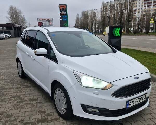 Белый Форд Гранд С-макс, объемом двигателя 1.5 л и пробегом 290 тыс. км за 8000 $, фото 1 на Automoto.ua