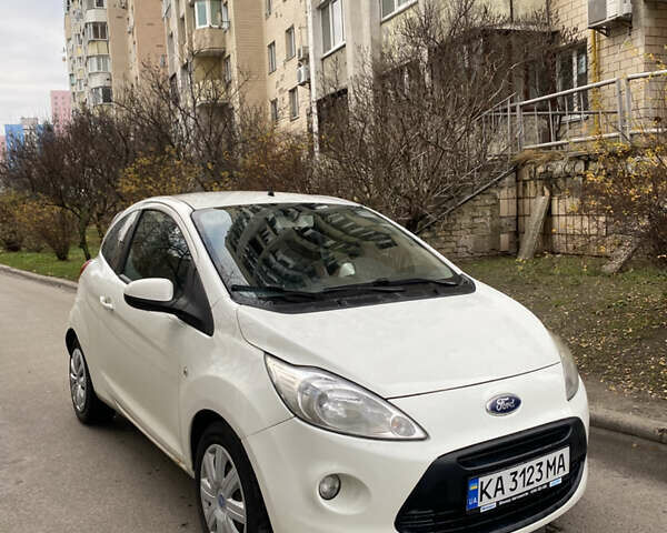 Белый Форд КА, объемом двигателя 1.24 л и пробегом 139 тыс. км за 3300 $, фото 1 на Automoto.ua