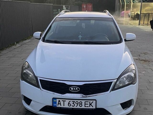 Білий Форд КА, об'ємом двигуна 1.6 л та пробігом 265 тис. км за 6011 $, фото 1 на Automoto.ua