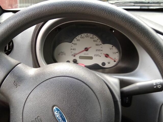 Червоний Форд КА, об'ємом двигуна 1.3 л та пробігом 165 тис. км за 2915 $, фото 1 на Automoto.ua