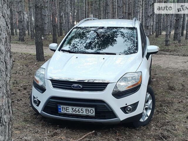 Белый Форд Куга, объемом двигателя 2 л и пробегом 175 тыс. км за 11000 $, фото 1 на Automoto.ua