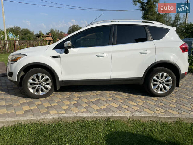 Белый Форд Куга, объемом двигателя 2.52 л и пробегом 200 тыс. км за 11200 $, фото 1 на Automoto.ua