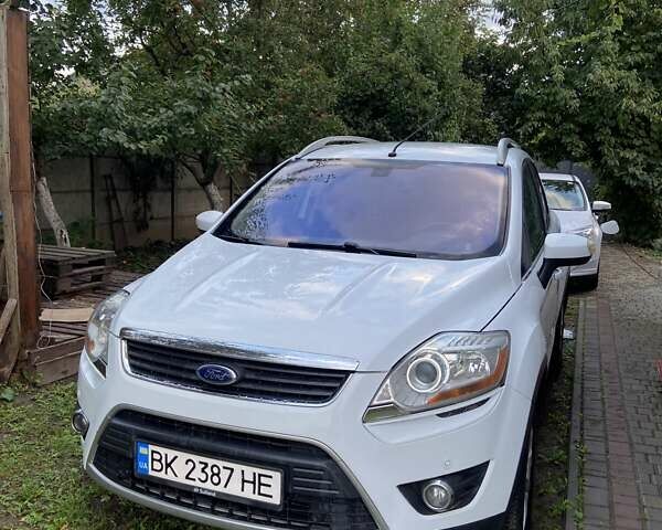 Белый Форд Куга, объемом двигателя 2 л и пробегом 228 тыс. км за 9600 $, фото 1 на Automoto.ua