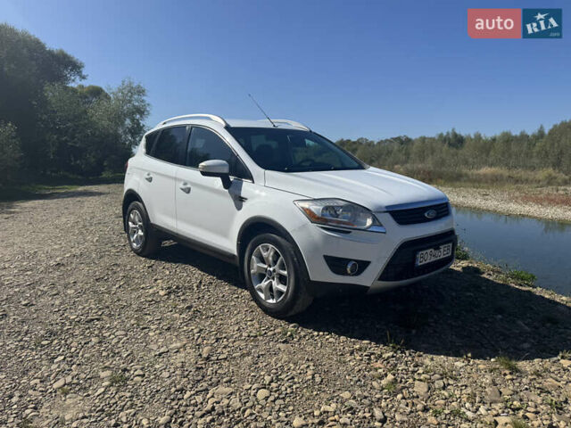 Белый Форд Куга, объемом двигателя 2.5 л и пробегом 137 тыс. км за 10000 $, фото 1 на Automoto.ua