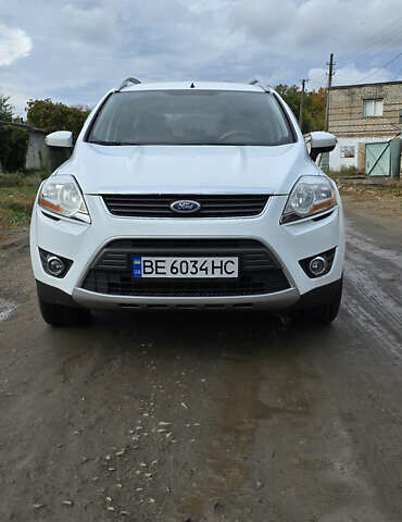 Белый Форд Куга, объемом двигателя 2 л и пробегом 180 тыс. км за 9800 $, фото 1 на Automoto.ua