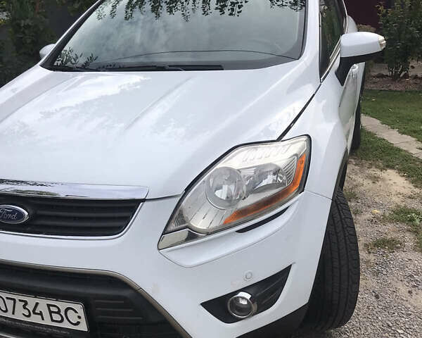 Форд Куга 2010 в Ровно на Automoto.ua Белый Форд Куга, объемом двигателя 2 л и пробегом 250 тыс. км за 11000 $, фото 1 на Automoto.ua