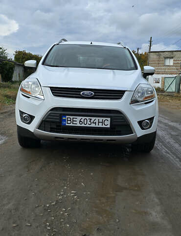 Форд Куга 2010 в Николаеве на Automoto.ua Белый Форд Куга, объемом двигателя 2 л и пробегом 180 тыс. км за 11000 $, фото 1 на Automoto.ua