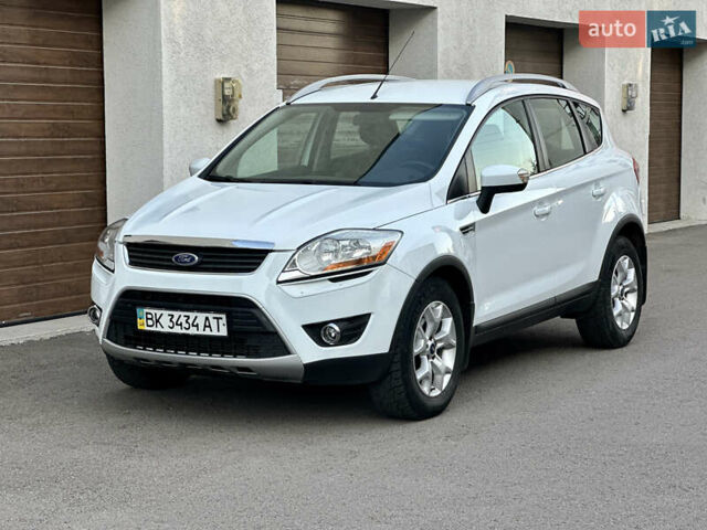 Белый Форд Куга, объемом двигателя 2.5 л и пробегом 216 тыс. км за 8700 $, фото 1 на Automoto.ua
