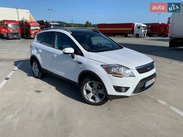 Белый Форд Куга, объемом двигателя 2 л и пробегом 254 тыс. км за 11224 $, фото 1 на Automoto.ua