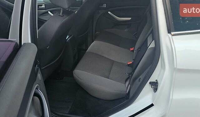 Белый Форд Куга, объемом двигателя 2.52 л и пробегом 255 тыс. км за 9500 $, фото 1 на Automoto.ua