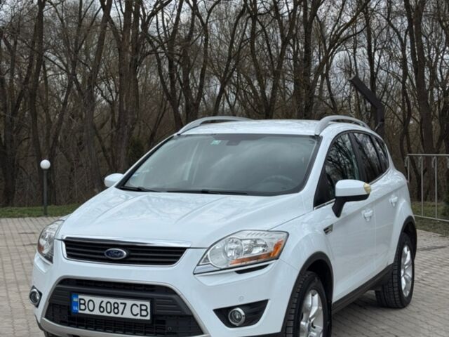 Білий Форд Куга, об'ємом двигуна 2 л та пробігом 244 тис. км за 10400 $, фото 1 на Automoto.ua