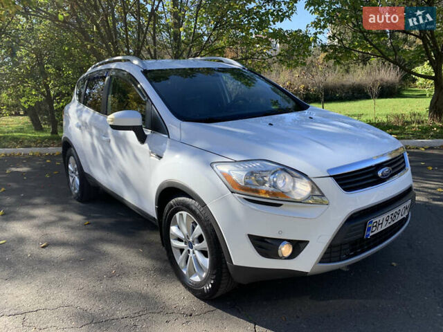 Білий Форд Куга, об'ємом двигуна 2 л та пробігом 200 тис. км за 12500 $, фото 1 на Automoto.ua