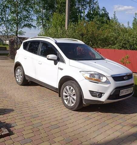 Білий Форд Куга, об'ємом двигуна 2 л та пробігом 145 тис. км за 13000 $, фото 1 на Automoto.ua