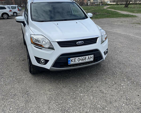 Білий Форд Куга, об'ємом двигуна 2 л та пробігом 216 тис. км за 10499 $, фото 1 на Automoto.ua
