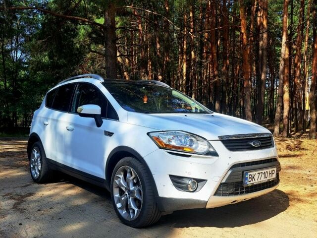 Белый Форд Куга, объемом двигателя 2 л и пробегом 210 тыс. км за 10800 $, фото 1 на Automoto.ua