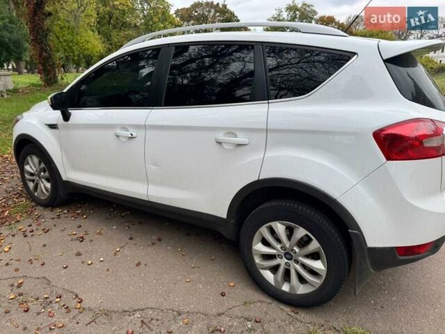 Білий Форд Куга, об'ємом двигуна 2 л та пробігом 195 тис. км за 11300 $, фото 1 на Automoto.ua