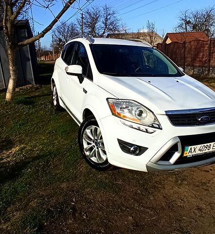 Белый Форд Куга, объемом двигателя 2.5 л и пробегом 145 тыс. км за 11500 $, фото 1 на Automoto.ua