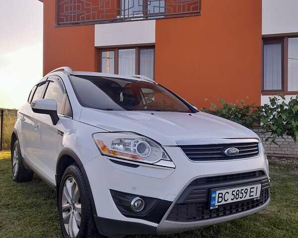 Белый Форд Куга, объемом двигателя 2 л и пробегом 165 тыс. км за 10900 $, фото 1 на Automoto.ua
