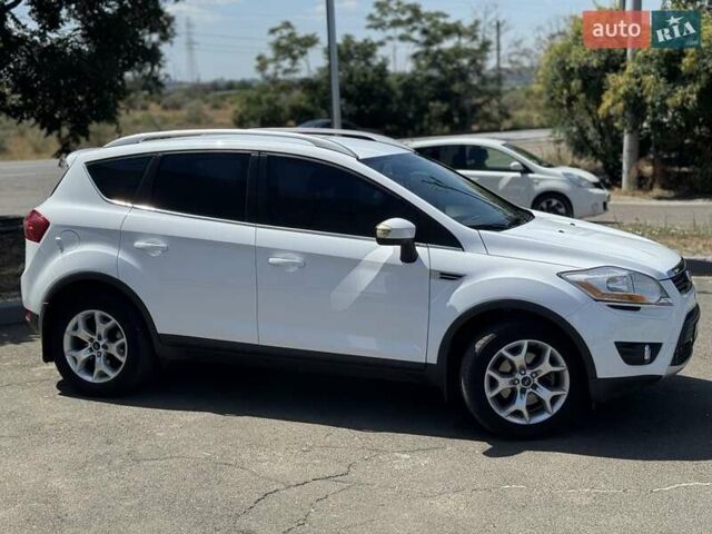Белый Форд Куга, объемом двигателя 2.5 л и пробегом 136 тыс. км за 11000 $, фото 1 на Automoto.ua