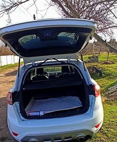 Белый Форд Куга, объемом двигателя 2.5 л и пробегом 145 тыс. км за 11500 $, фото 1 на Automoto.ua