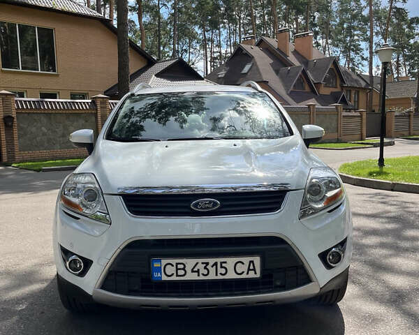 Форд Куга 2011 в Чернигове на Automoto.ua Белый Форд Куга, объемом двигателя 2 л и пробегом 189 тыс. км за 12000 $, фото 1 на Automoto.ua
