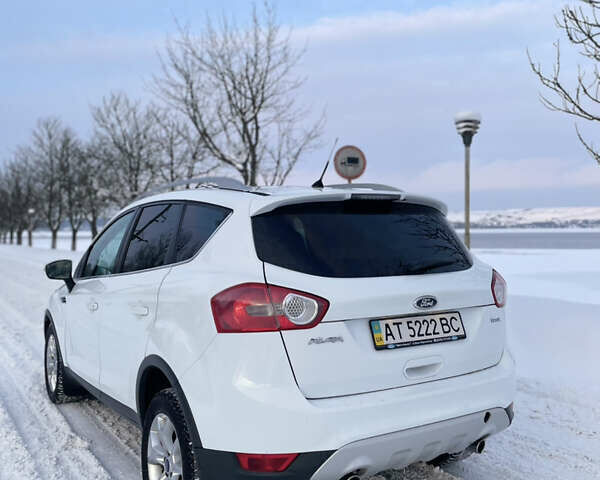 Белый Форд Куга, объемом двигателя 2 л и пробегом 308 тыс. км за 10700 $, фото 1 на Automoto.ua