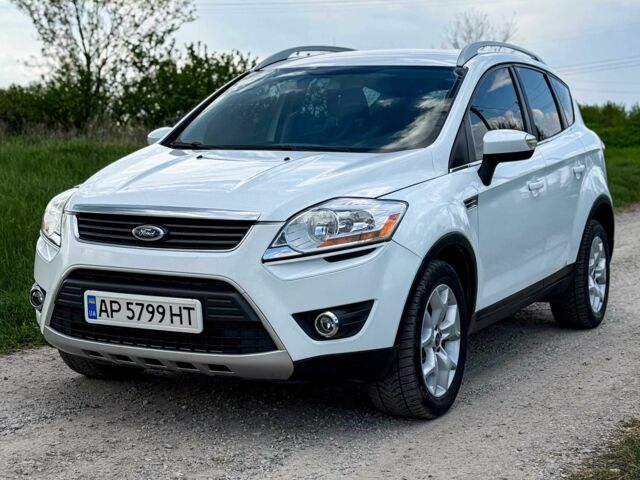 Белый Форд Куга, объемом двигателя 2 л и пробегом 180 тыс. км за 10800 $, фото 1 на Automoto.ua