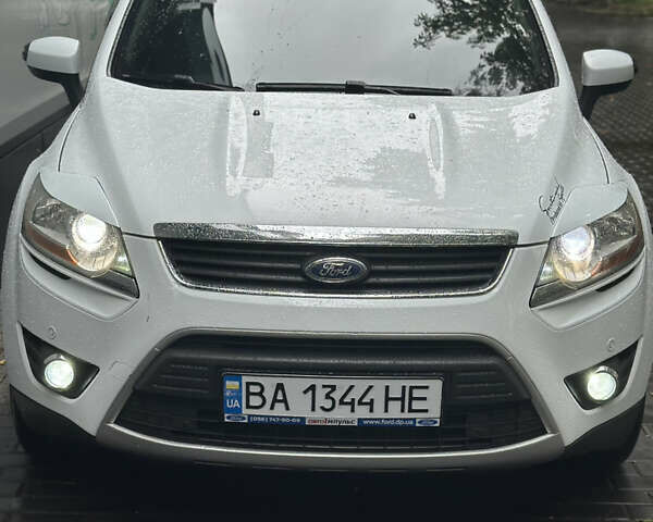 Білий Форд Куга, об'ємом двигуна 2 л та пробігом 195 тис. км за 11000 $, фото 1 на Automoto.ua
