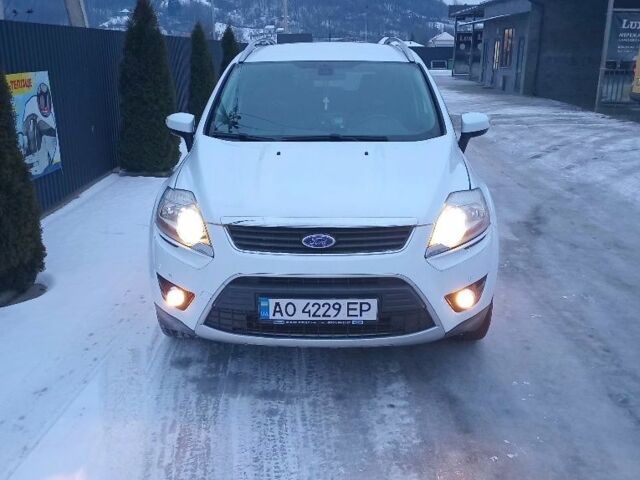 Білий Форд Куга, об'ємом двигуна 0 л та пробігом 145 тис. км за 10000 $, фото 1 на Automoto.ua