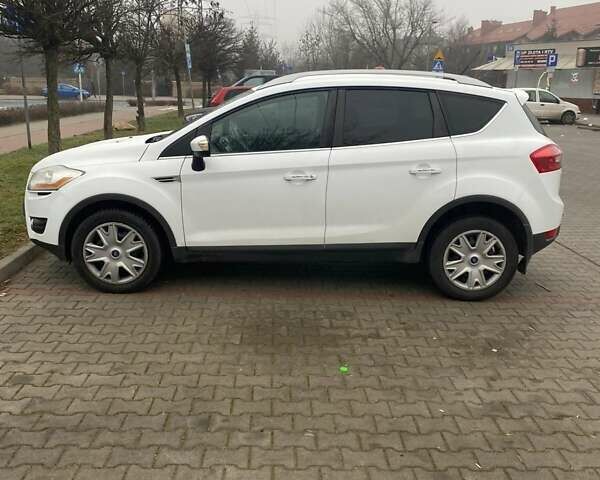 Белый Форд Куга, объемом двигателя 2 л и пробегом 97 тыс. км за 11800 $, фото 1 на Automoto.ua