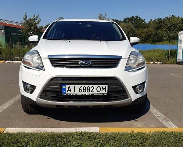 Белый Форд Куга, объемом двигателя 2 л и пробегом 194 тыс. км за 11900 $, фото 1 на Automoto.ua