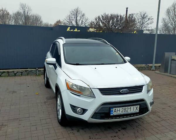 Белый Форд Куга, объемом двигателя 2 л и пробегом 270 тыс. км за 8700 $, фото 1 на Automoto.ua