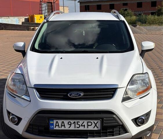 Белый Форд Куга, объемом двигателя 2 л и пробегом 280 тыс. км за 8800 $, фото 1 на Automoto.ua