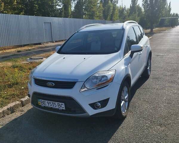 Белый Форд Куга, объемом двигателя 2 л и пробегом 146 тыс. км за 11999 $, фото 1 на Automoto.ua