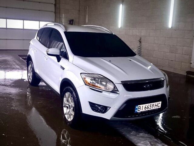 Белый Форд Куга, объемом двигателя 2 л и пробегом 200 тыс. км за 9782 $, фото 1 на Automoto.ua