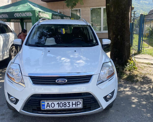 Белый Форд Куга, объемом двигателя 2 л и пробегом 204 тыс. км за 11300 $, фото 1 на Automoto.ua
