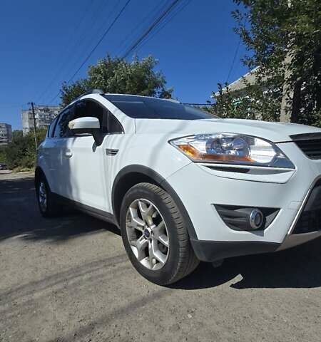 Білий Форд Куга, об'ємом двигуна 2 л та пробігом 196 тис. км за 12500 $, фото 1 на Automoto.ua