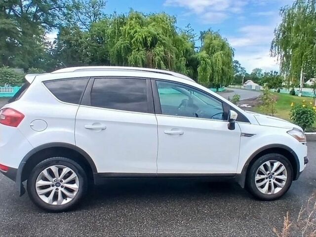 Білий Форд Куга, об'ємом двигуна 2 л та пробігом 216 тис. км за 11000 $, фото 1 на Automoto.ua