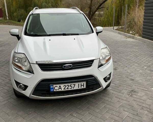 Білий Форд Куга, об'ємом двигуна 2 л та пробігом 243 тис. км за 10500 $, фото 1 на Automoto.ua
