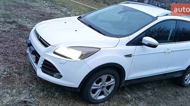 Белый Форд Куга, объемом двигателя 2 л и пробегом 265 тыс. км за 12300 $, фото 1 на Automoto.ua