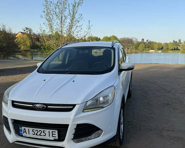 Форд Куга 2013 в Киеве на Automoto.ua Белый Форд Куга, объемом двигателя 2 л и пробегом 250 тыс. км за 10000 $, фото 1 на Automoto.ua