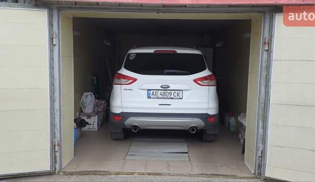 Белый Форд Куга, объемом двигателя 2 л и пробегом 135 тыс. км за 14500 $, фото 1 на Automoto.ua