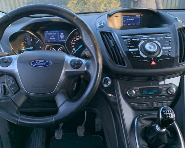 Белый Форд Куга, объемом двигателя 2 л и пробегом 250 тыс. км за 12800 $, фото 1 на Automoto.ua