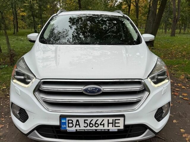 Белый Форд Куга, объемом двигателя 2 л и пробегом 203 тыс. км за 15500 $, фото 1 на Automoto.ua