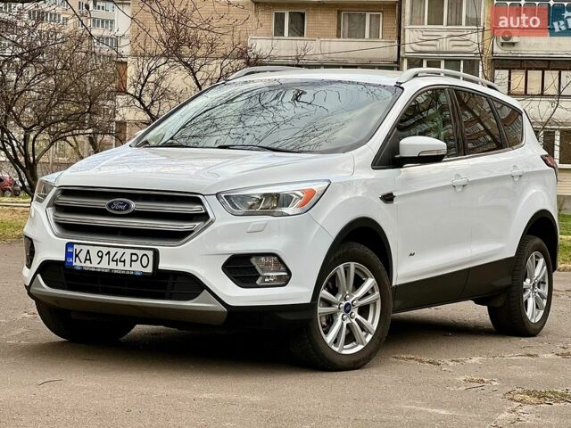 Белый Форд Куга, объемом двигателя 2 л и пробегом 135 тыс. км за 14800 $, фото 1 на Automoto.ua