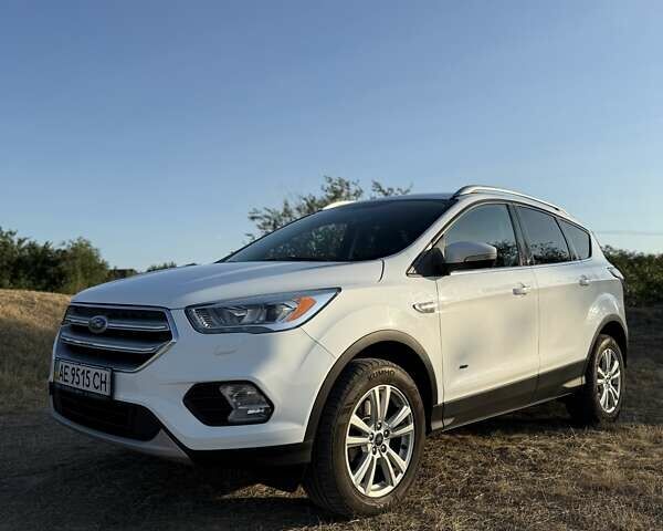 Білий Форд Куга, об'ємом двигуна 2 л та пробігом 98 тис. км за 18500 $, фото 1 на Automoto.ua