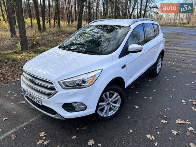 Белый Форд Куга, объемом двигателя 2 л и пробегом 155 тыс. км за 15700 $, фото 1 на Automoto.ua